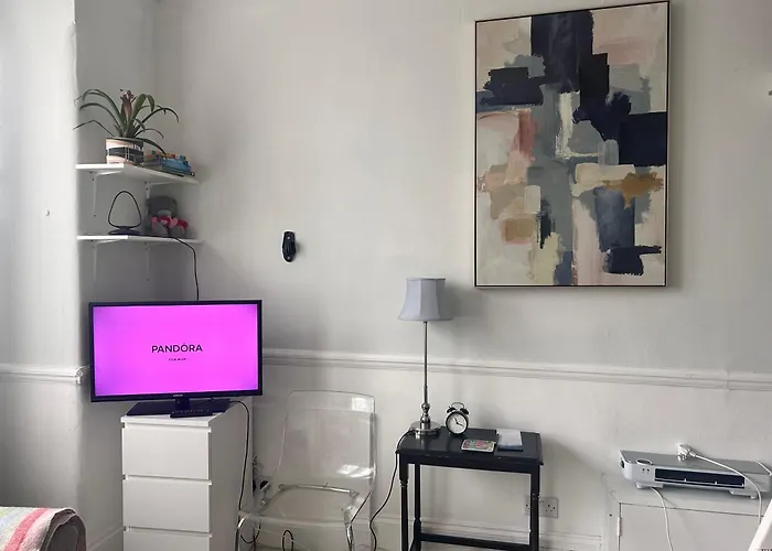 Beautiful Chiswick Studio Apartment
